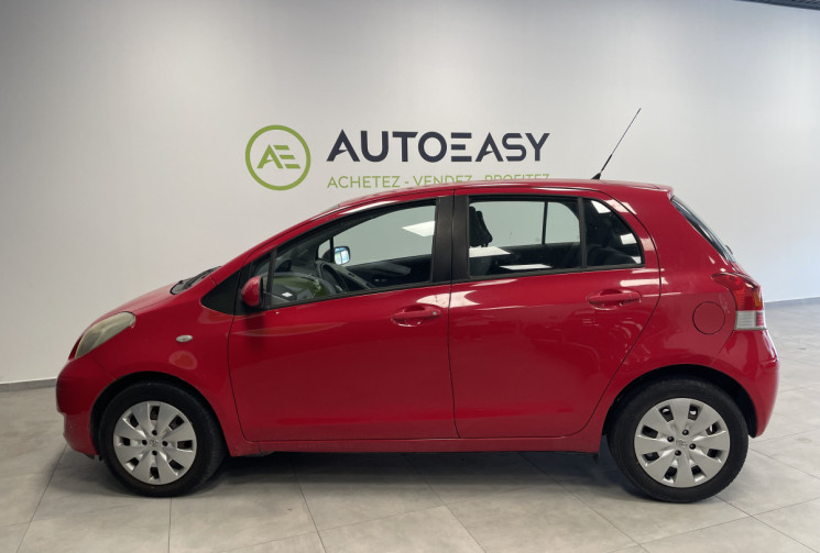 Toyota Yaris 100 VVT-I CONFORT / 1er main