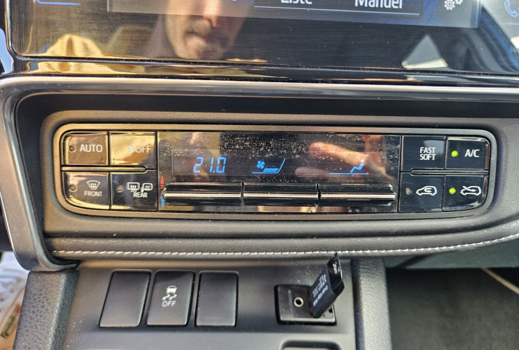 Toyota AURIS II PH2 1.8 HSD 136 DESIGN