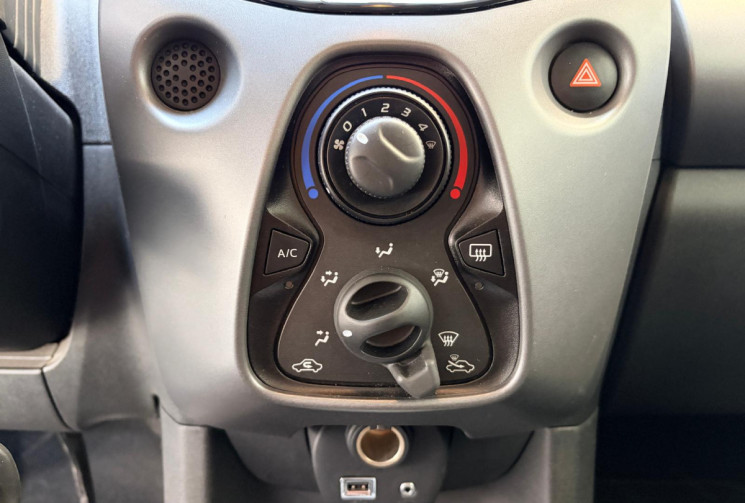 Toyota Aygo 2 - X PLAY -1.0 VVT-i 72 cv, boite auto/Camera 