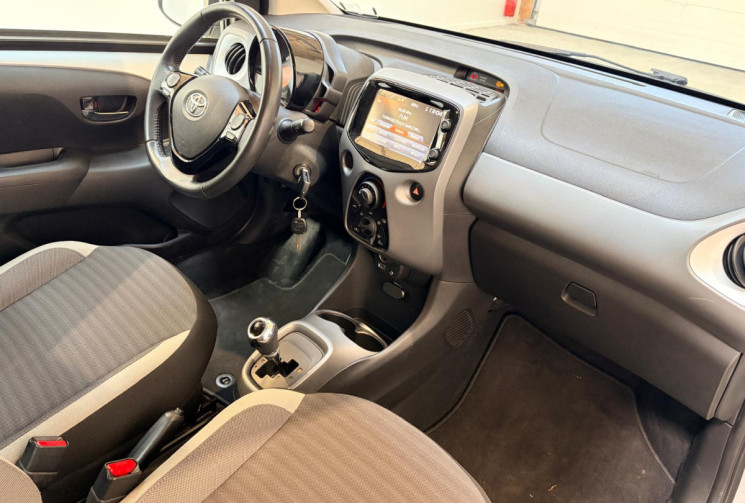 Toyota Aygo 2 - X PLAY -1.0 VVT-i 72 cv, boite auto/Camera 