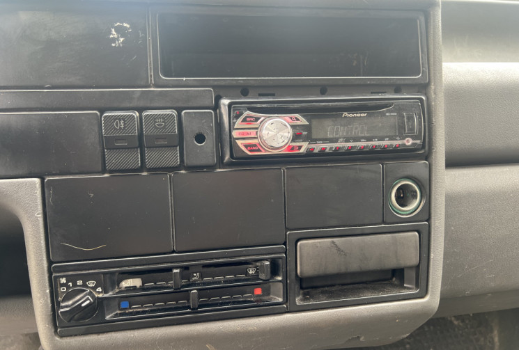 Volkswagen Transporter T4 TOLE 2.4D COURT 77 Kit bois / Porte latérale