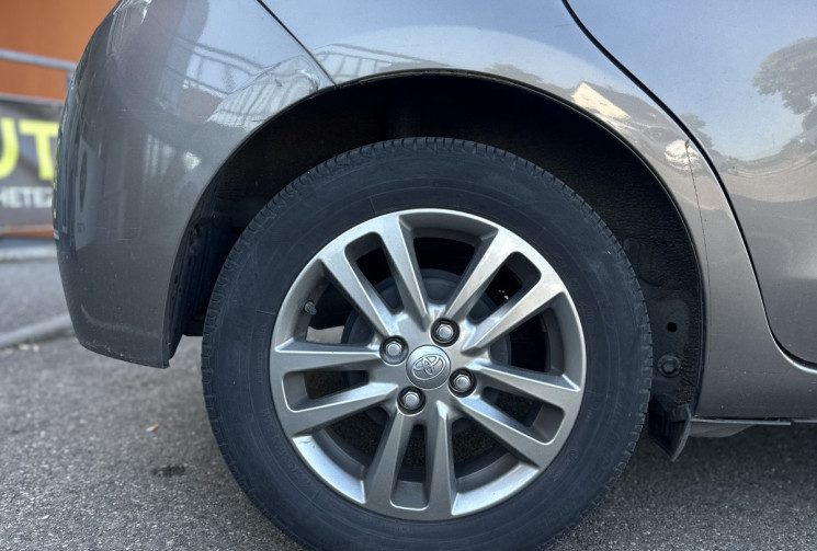Toyota Yaris 100 VVT -I DYNAMIC 5P