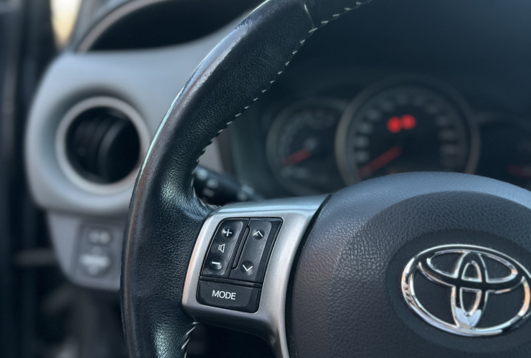 Toyota Yaris 100 VVT -I DYNAMIC 5P