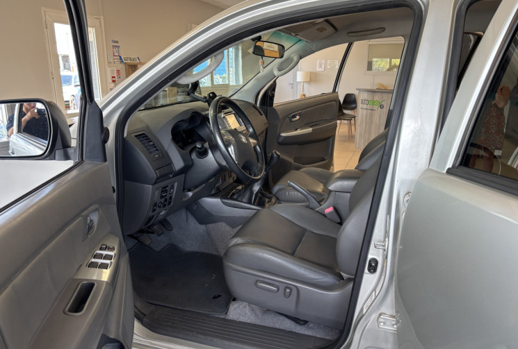 Toyota HILUX 3.0 D-4D PICKUP DOUBLE CABINE 4WD 171 INVICIBLE / HARDTOP