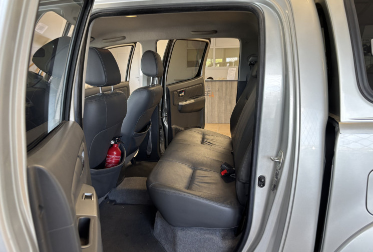 Toyota HILUX 3.0 D-4D PICKUP DOUBLE CABINE 4WD 171 INVICIBLE / HARDTOP