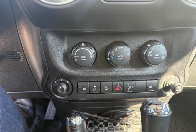 Jeep WRANGLER UNLIMITED 3,6 V6 SAHARA 284ch Moteur PENTASTAR
