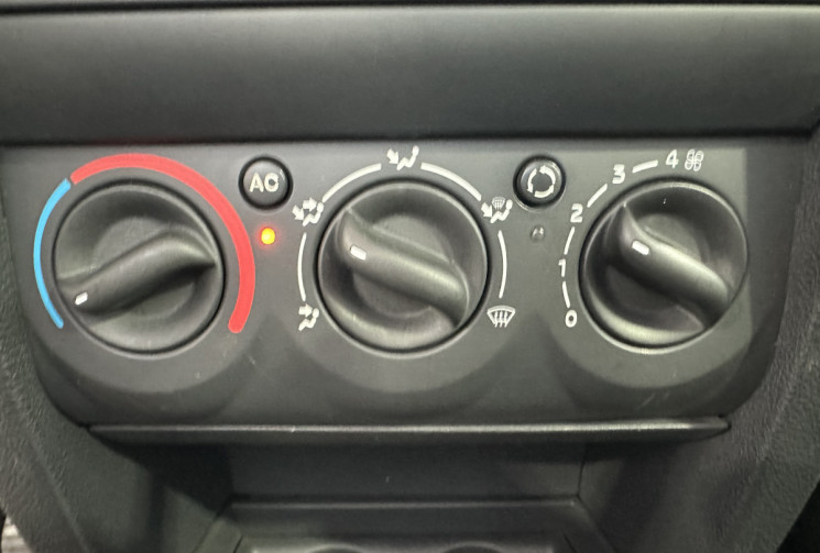 Renault Clio 1.2 16V Campus .COM 75 / Première main / Distribution neuve / Climatisation