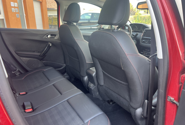 Peugeot 2008 1.2 PureTech 130ch S&S GT LINE BVM6 / Courroie de distribution OK