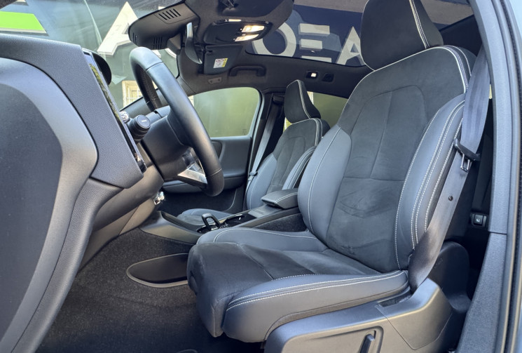Volvo C40 Recharge Twin 408 ch Ultimate AWD / Toit Panoramique / Siège et volant chauffant / Carplay