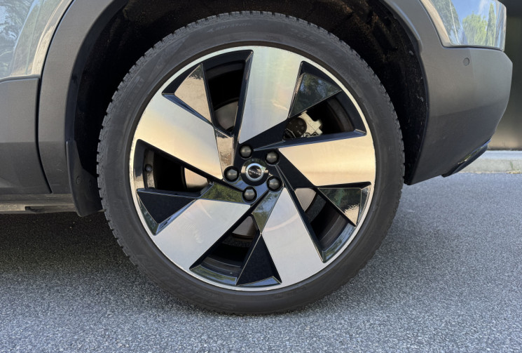 Volvo C40 Recharge Twin 408 ch Ultimate AWD / Toit Panoramique / Siège et volant chauffant / Carplay