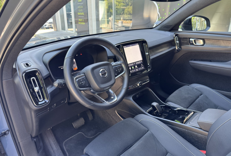 Volvo C40 Recharge Twin 408 ch Ultimate AWD / Toit Panoramique / Siège et volant chauffant / Carplay