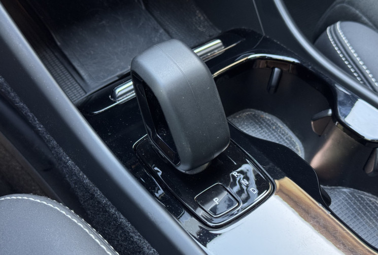 Volvo C40 Recharge Twin 408 ch Ultimate AWD / Toit Panoramique / Siège et volant chauffant / Carplay