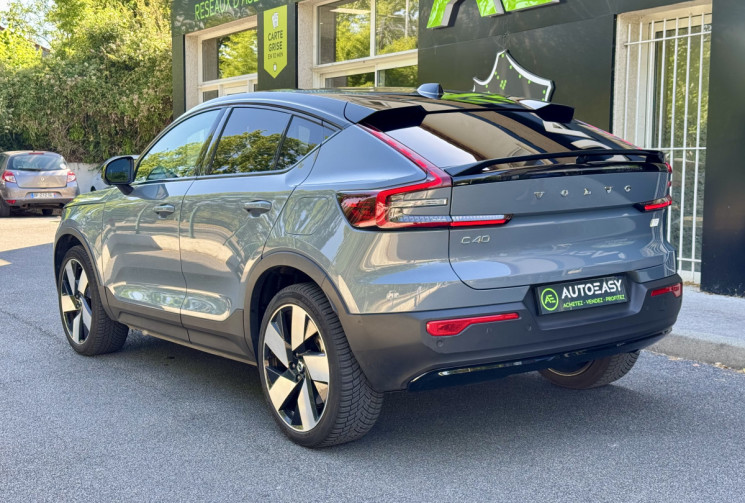 Volvo C40 Recharge Twin 408 ch Ultimate AWD / Toit Panoramique / Siège et volant chauffant / Carplay