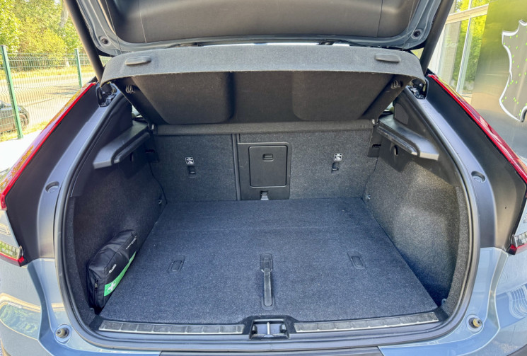 Volvo C40 Recharge Twin 408 ch Ultimate AWD / Toit Panoramique / Siège et volant chauffant / Carplay