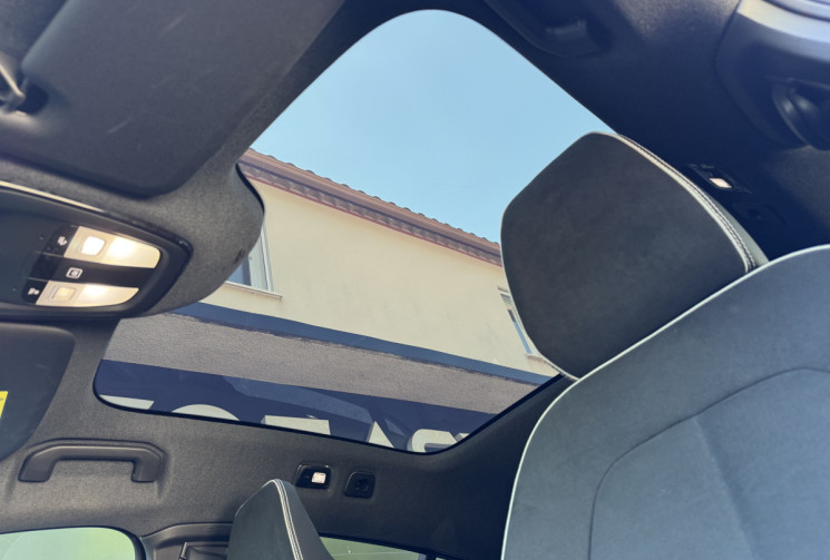 Volvo C40 Recharge Twin 408 ch Ultimate AWD / Toit Panoramique / Siège et volant chauffant / Carplay