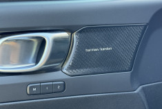 Volvo C40 Recharge Twin 408 ch Ultimate AWD / Toit Panoramique / Siège et volant chauffant / Carplay