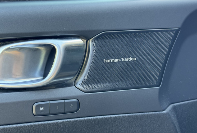 Volvo C40 Recharge Twin 408 ch Ultimate AWD / Toit Panoramique / Siège et volant chauffant / Carplay
