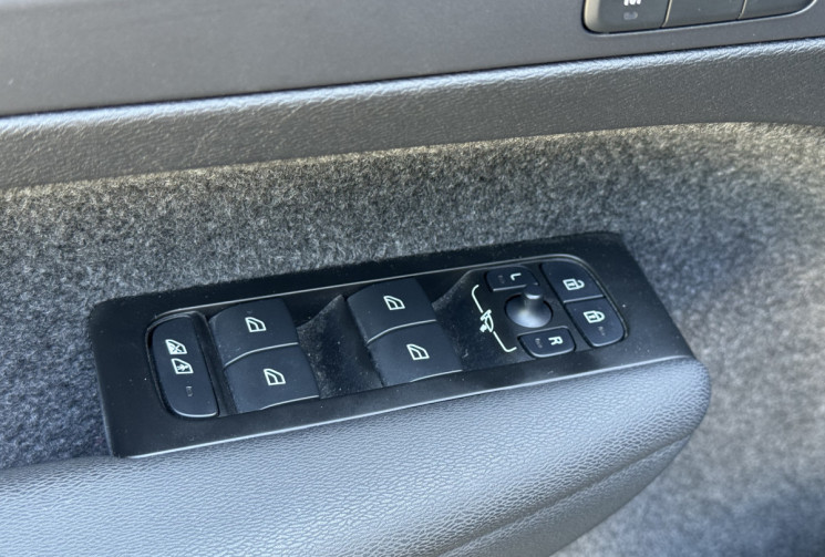 Volvo C40 Recharge Twin 408 ch Ultimate AWD / Toit Panoramique / Siège et volant chauffant / Carplay