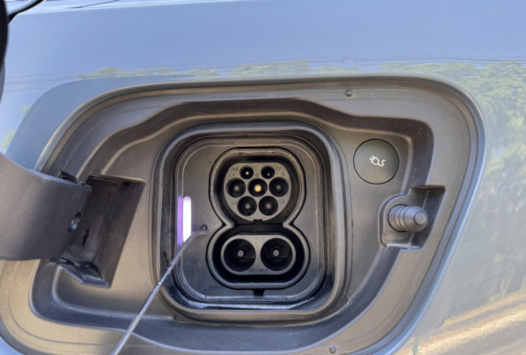 Volvo C40 Recharge Twin 408 ch Ultimate AWD / Toit Panoramique / Siège et volant chauffant / Carplay
