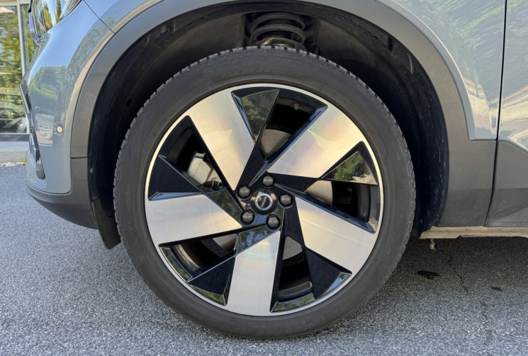 Volvo C40 Recharge Twin 408 ch Ultimate AWD / Toit Panoramique / Siège et volant chauffant / Carplay