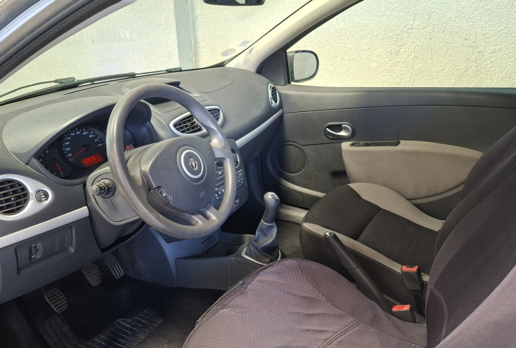 Renault Clio III Société 1.5 DCI ECO 2 75 Phase 2 /ENTRETIEN ET DISTRIBUTION A JOUR