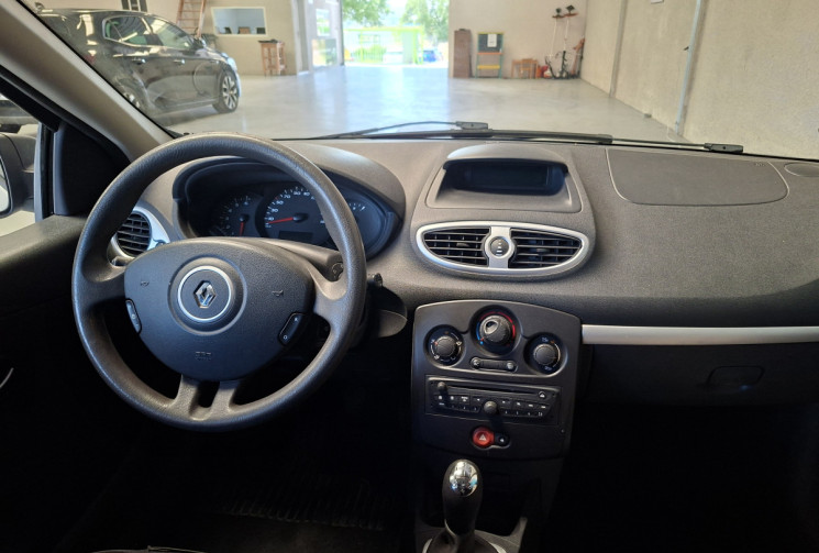 Renault Clio III Société 1.5 DCI ECO 2 75 Phase 2 /ENTRETIEN ET DISTRIBUTION A JOUR