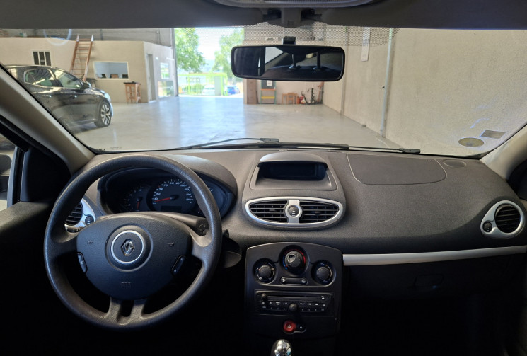 Renault Clio III Société 1.5 DCI ECO 2 75 Phase 2 /ENTRETIEN ET DISTRIBUTION A JOUR