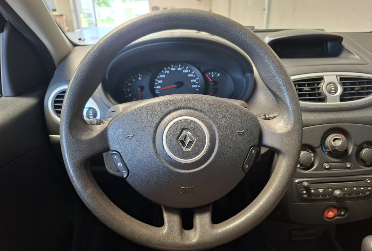 Renault Clio III Société 1.5 DCI ECO 2 75 Phase 2 /ENTRETIEN ET DISTRIBUTION A JOUR