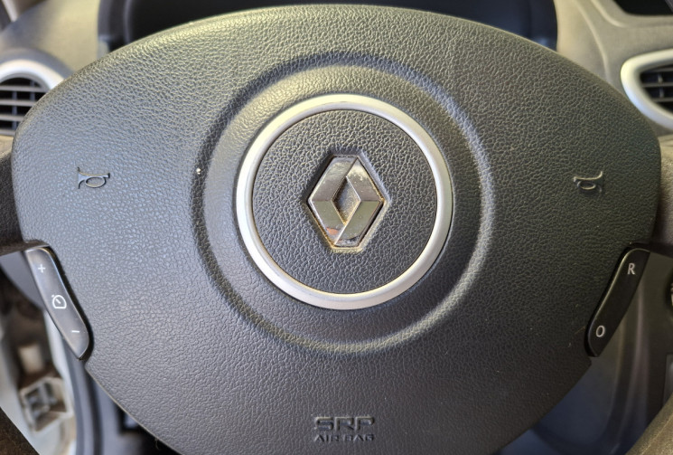 Renault Clio III Société 1.5 DCI ECO 2 75 Phase 2 /ENTRETIEN ET DISTRIBUTION A JOUR