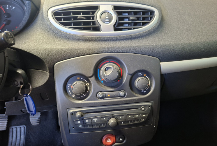 Renault Clio III Société 1.5 DCI ECO 2 75 Phase 2 /ENTRETIEN ET DISTRIBUTION A JOUR