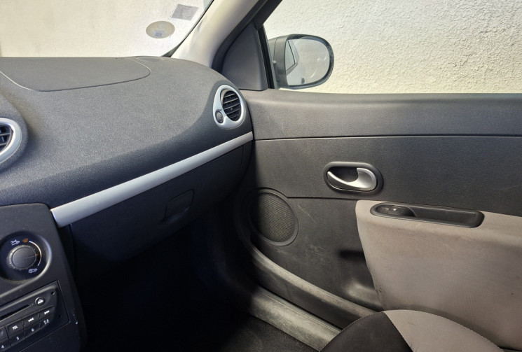 Renault Clio III Société 1.5 DCI ECO 2 75 Phase 2 /ENTRETIEN ET DISTRIBUTION A JOUR