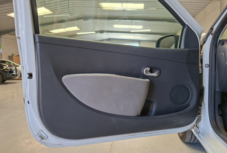 Renault Clio III Société 1.5 DCI ECO 2 75 Phase 2 /ENTRETIEN ET DISTRIBUTION A JOUR