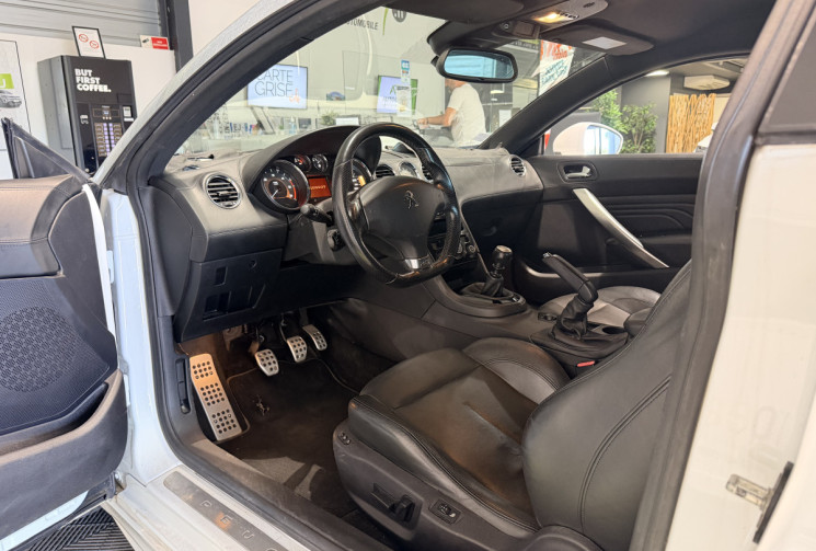 Peugeot RCZ 2.0 HDi FAP 160 ch