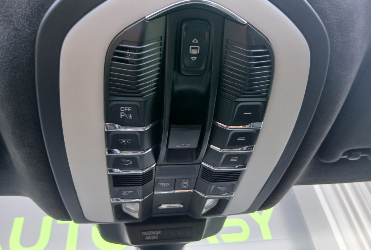 Porsche Macan Turbo 3.6 V6 Turbo AWD PDK 400 cv Pack CARBONE