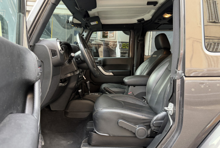 Jeep Wrangler 2.8 CRD 16V 4WD S&S 200 cv Boîte auto / SAHARA