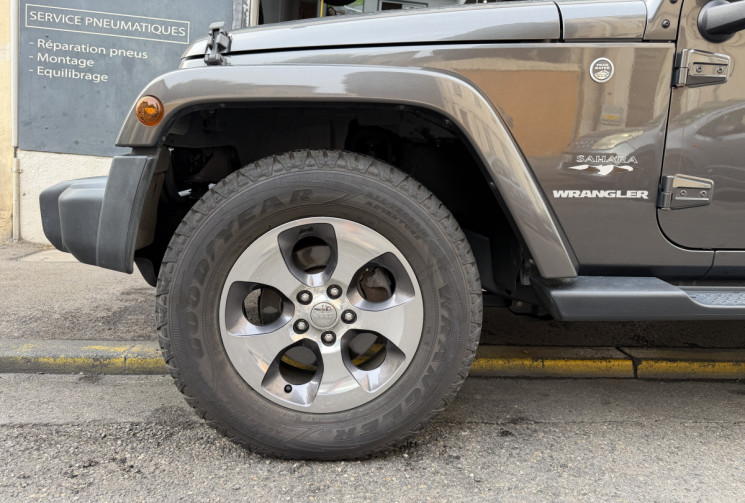 Jeep Wrangler 2.8 CRD 16V 4WD S&S 200 cv Boîte auto / SAHARA