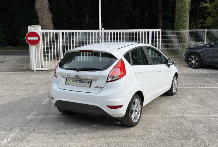 Ford Fiesta 1.5 TDCI 75 Titanium 5 Portes  / 2ème Main / Climatisation 