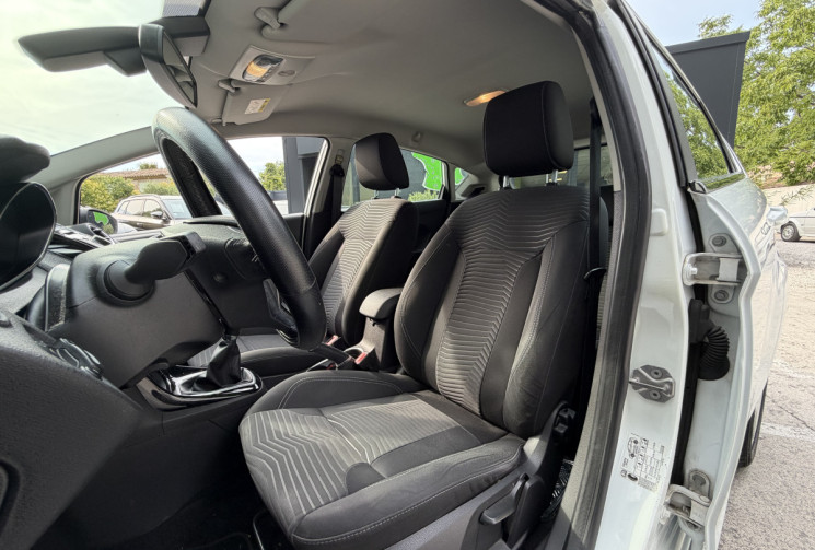 Ford Fiesta 1.5 TDCI 75 Titanium 5 Portes  / 2ème Main / Climatisation 