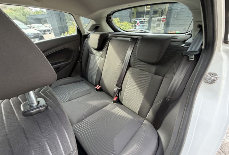 Ford Fiesta 1.5 TDCI 75 Titanium 5 Portes  / 2ème Main / Climatisation 