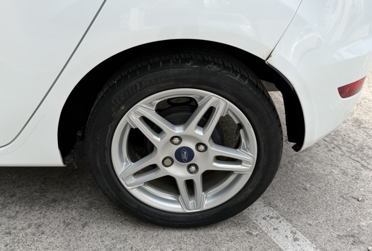 Ford Fiesta 1.5 TDCI 75 Titanium 5 Portes  / 2ème Main / Climatisation 