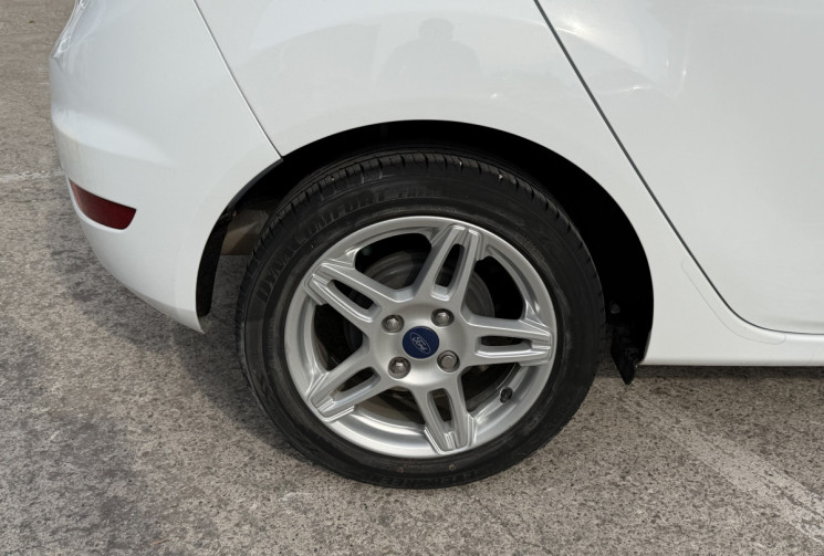 Ford Fiesta 1.5 TDCI 75 Titanium 5 Portes  / 2ème Main / Climatisation 