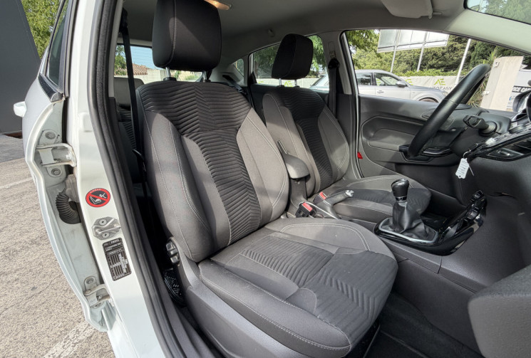 Ford Fiesta 1.5 TDCI 75 Titanium 5 Portes  / 2ème Main / Climatisation 