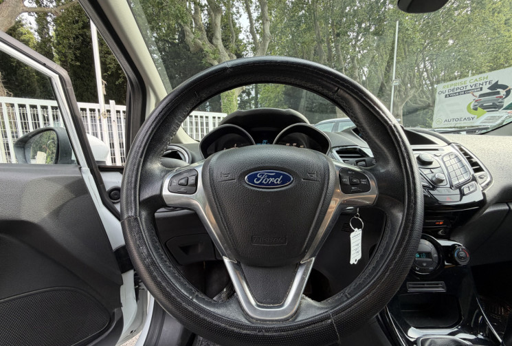 Ford Fiesta 1.5 TDCI 75 Titanium 5 Portes  / 2ème Main / Climatisation 