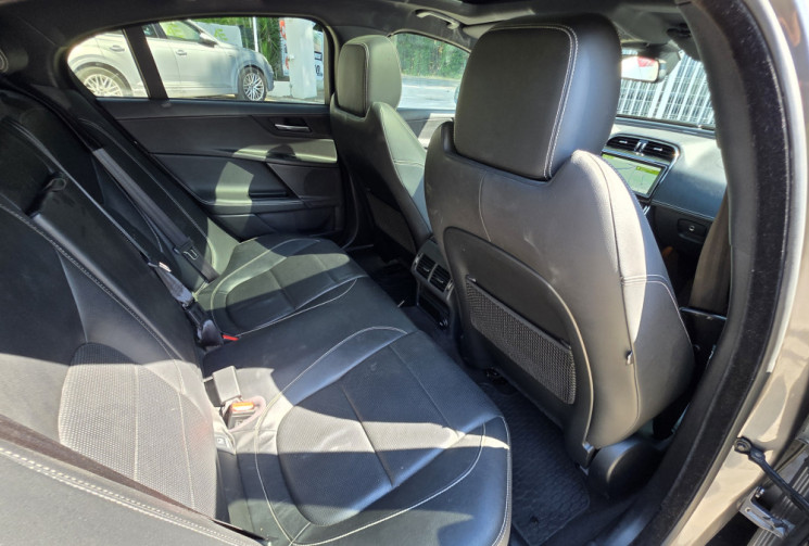 Jaguar XE 2.0 D 180 R-SPORT AWD BVA8 
