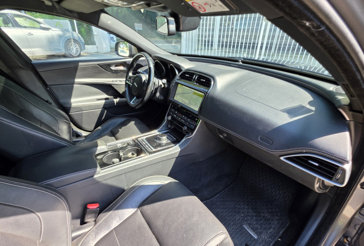 Jaguar XE 2.0 D 180 R-SPORT AWD BVA8 