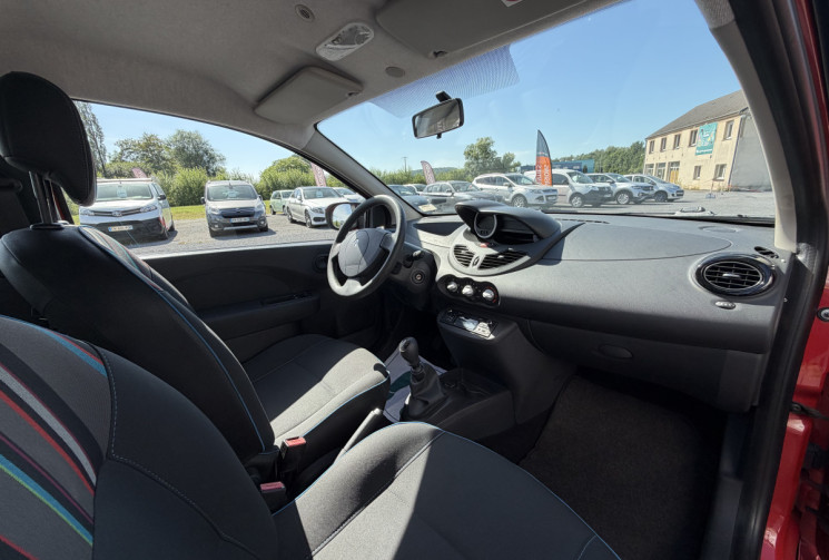 Renault Twingo II 1.2 16V 75 CH EXPRESSION CLIM
