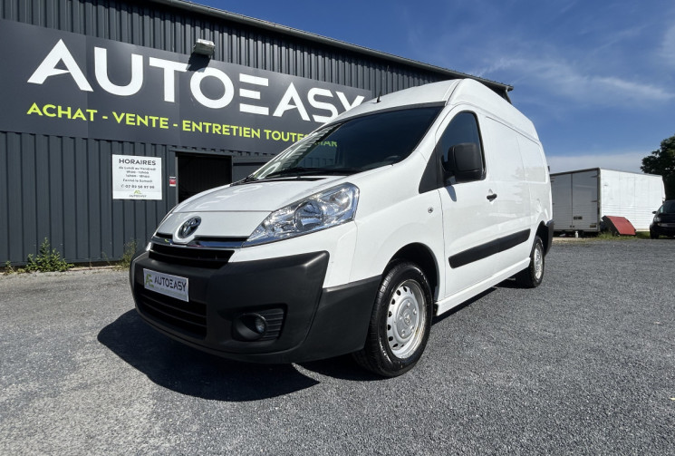 Toyota PROACE 2.0 D-4D 128 CH BVM6 L2H2 CLIM FOURGON OU VAN AMÉNAGÉ !