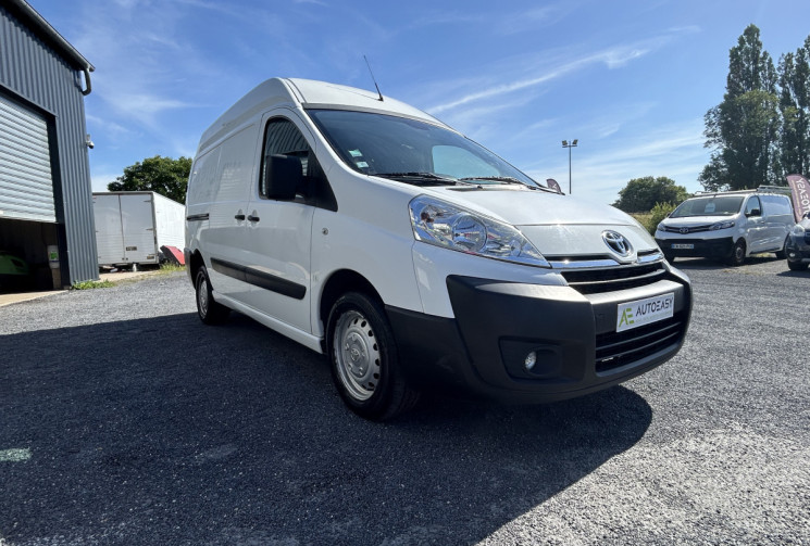 Toyota PROACE 2.0 D-4D 128 CH BVM6 L2H2 CLIM FOURGON OU VAN AMÉNAGÉ !