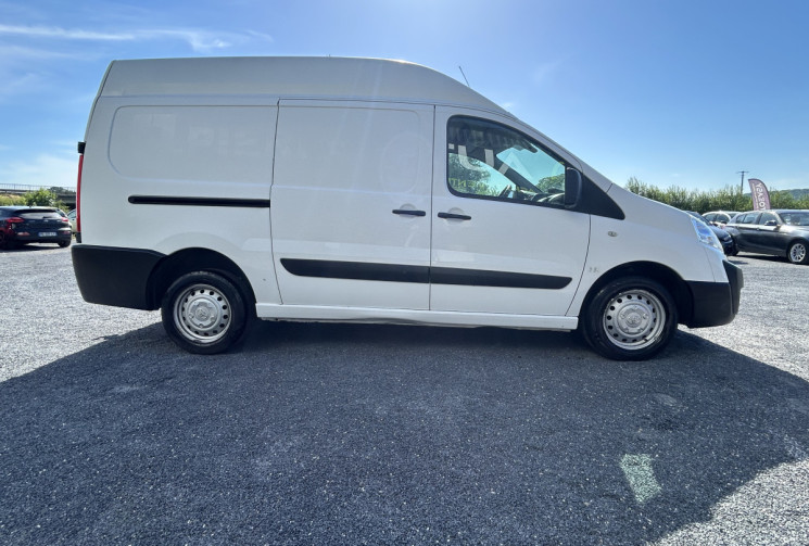 Toyota PROACE 2.0 D-4D 128 CH BVM6 L2H2 CLIM FOURGON OU VAN AMÉNAGÉ !