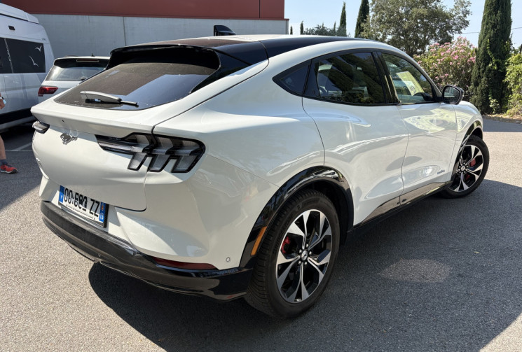 Ford MUSTANG Mach E AWD 269cv Standard Range / 1ere main / Super état / 4x4 / Blanc Nacre PREMIUM 